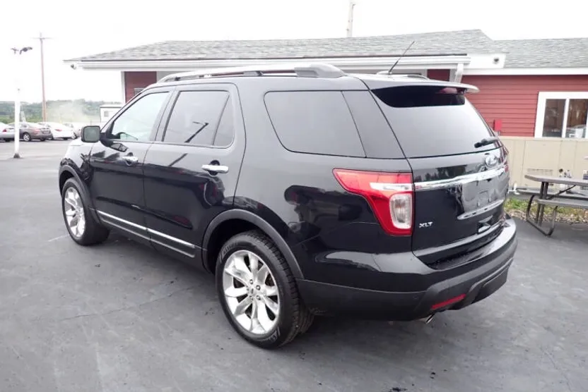 2015 Ford Explorer XLT photo 1