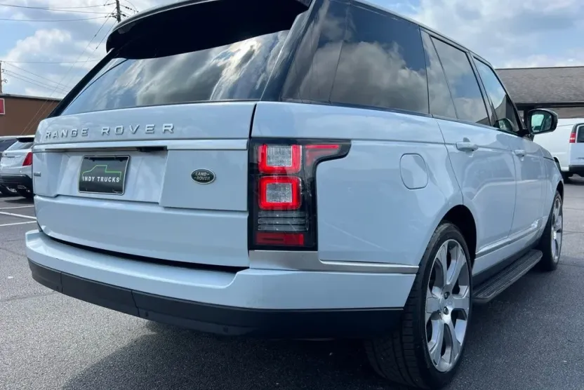 2017 Land Rover Range Rover SuperCharged photo 1