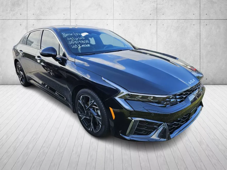 2025 Kia K5 GT-Line photo 1