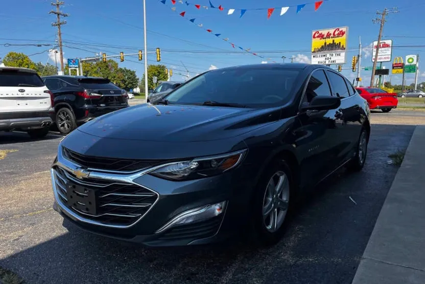 2020 Chevrolet Malibu LS photo 1