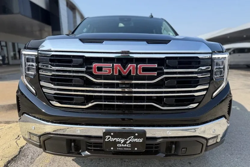 2026 Gmc Sierra 1500 SLT photo 1