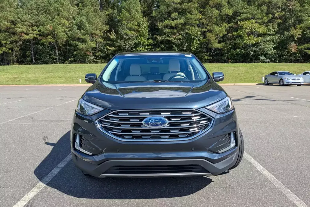 2022 Ford Edge Titanium photo 1