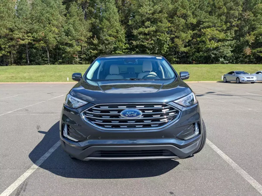 2022 Ford Edge Titanium photo 1