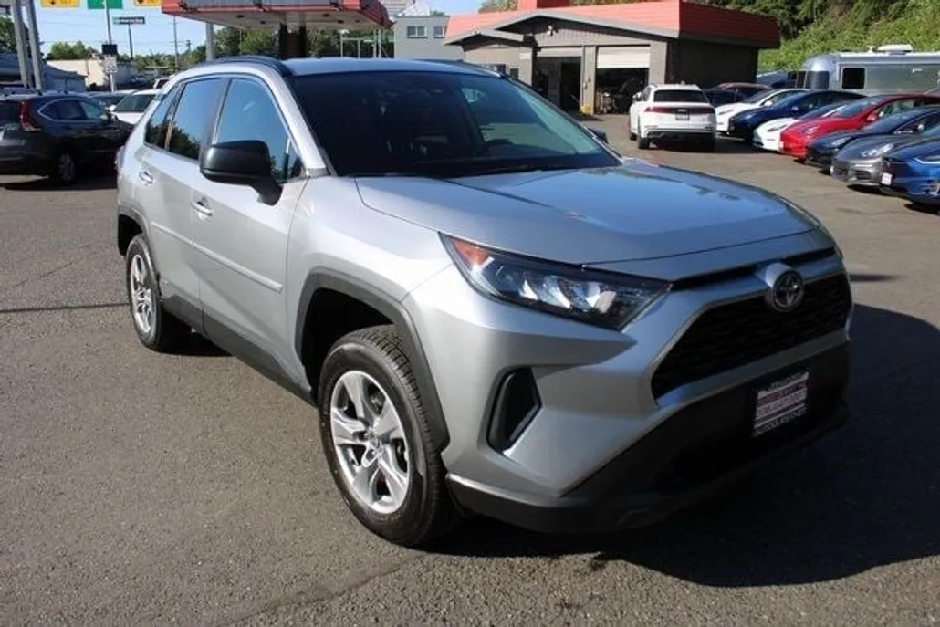 2022 Toyota RAV4 Hybrid LE photo 1