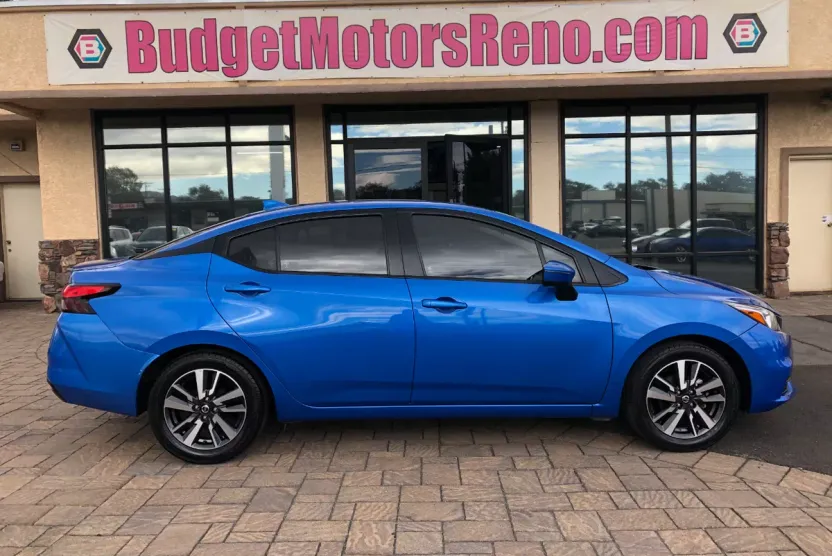 2021 Nissan Versa SV photo 1