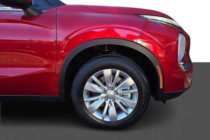 2025 Mitsubishi Outlander ES photo 1