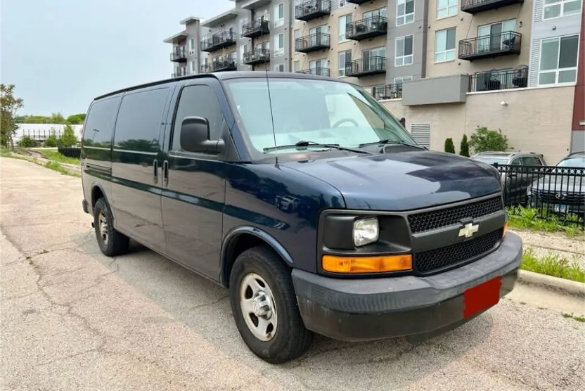 2008 Chevrolet Express 1500 Cargo Van photo 1