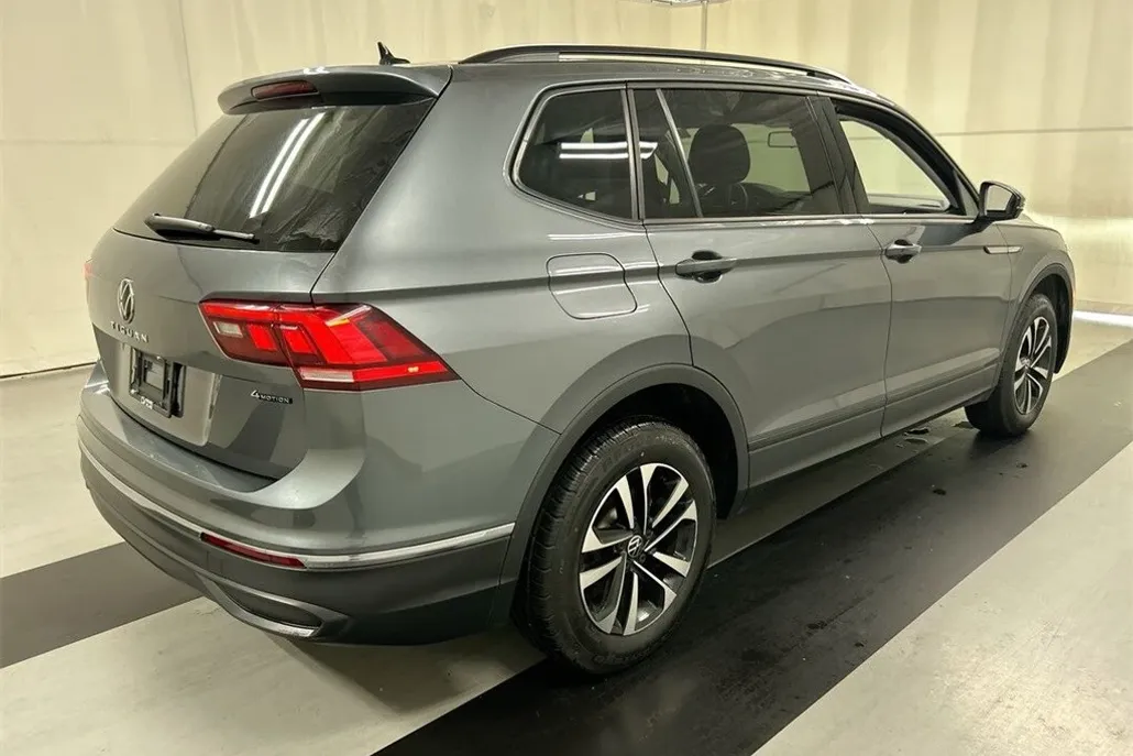 2022 Volkswagen Tiguan S photo 1