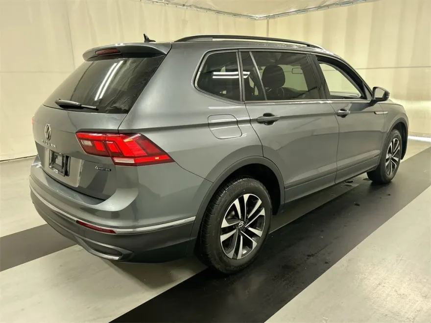 2022 Volkswagen Tiguan S photo 1