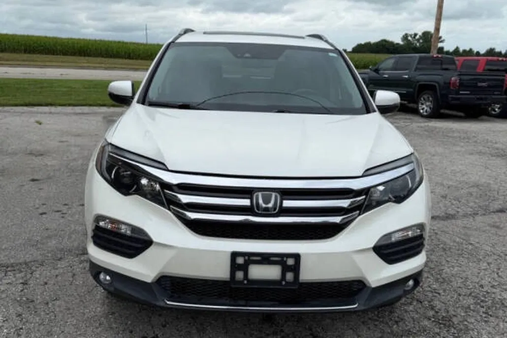 2017 Honda Pilot Elite photo 1