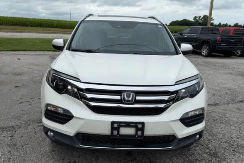 2017 Honda Pilot Elite photo 1