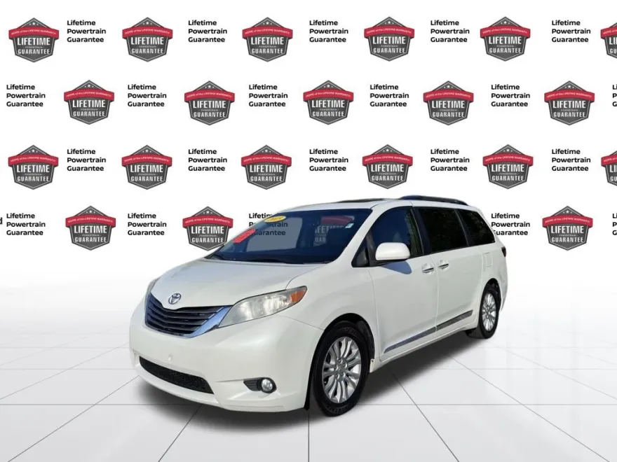 2015 Toyota Sienna L photo 1