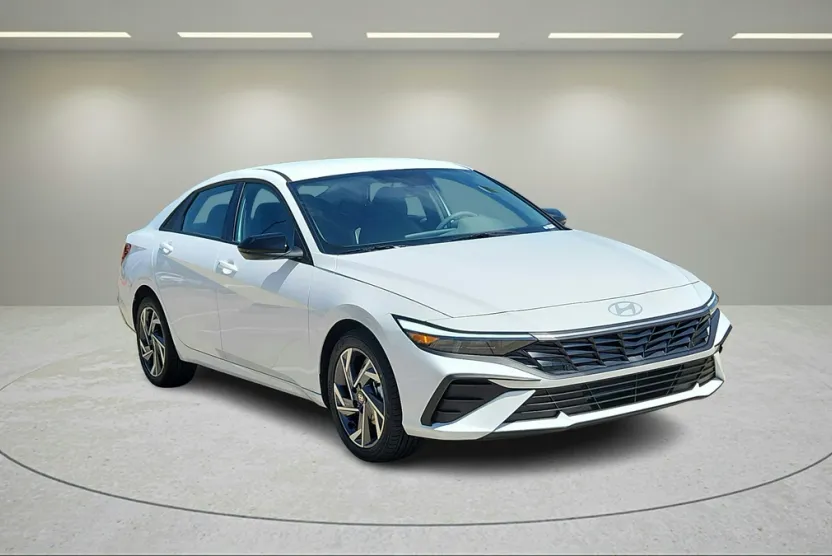 2025 Hyundai Elantra SEL Sport photo 1