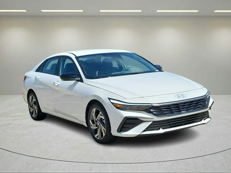 2025 Hyundai Elantra SEL Sport photo 1
