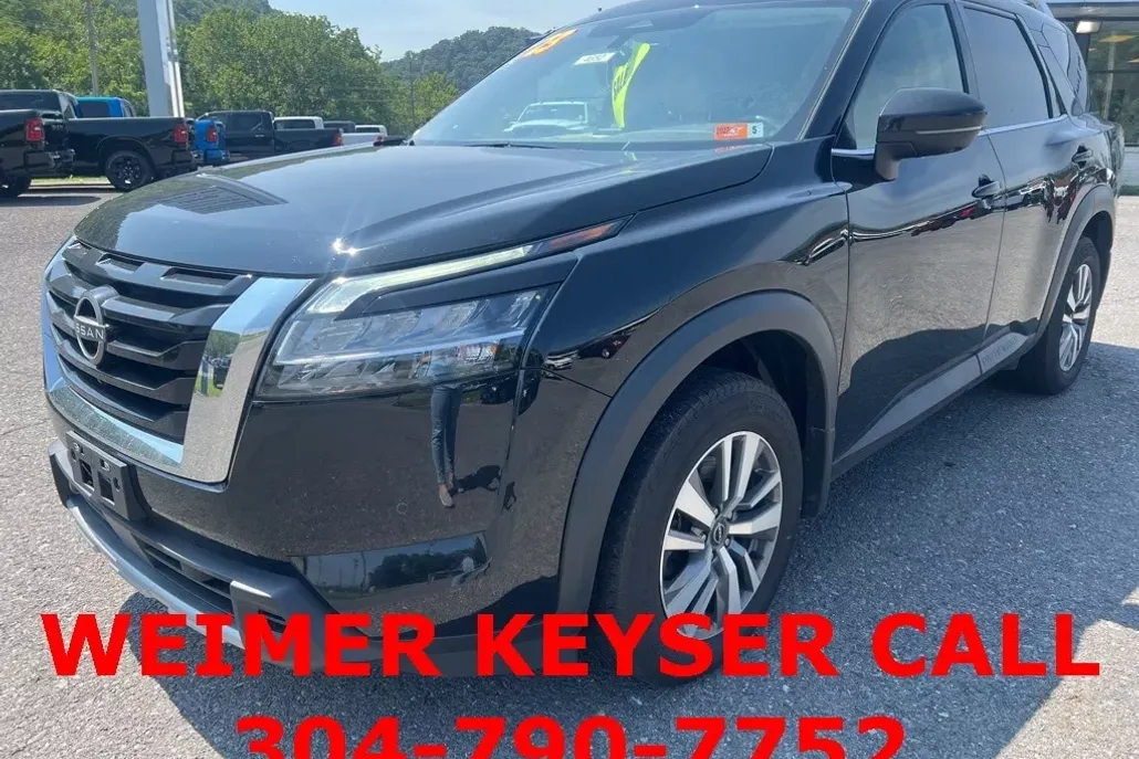 2023 Nissan Pathfinder SL photo 1