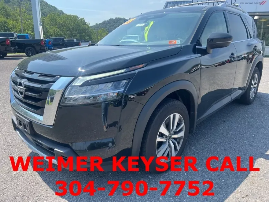 2023 Nissan Pathfinder SL photo 1