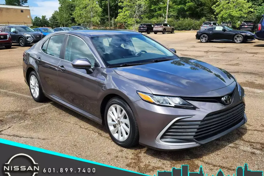 2023 Toyota Camry LE photo 1