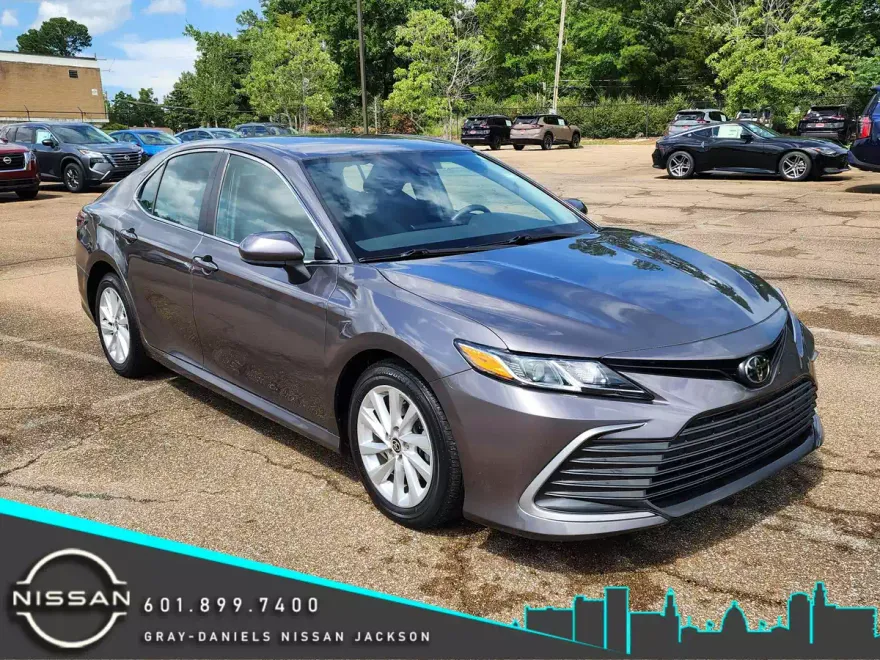 2023 Toyota Camry LE photo 1