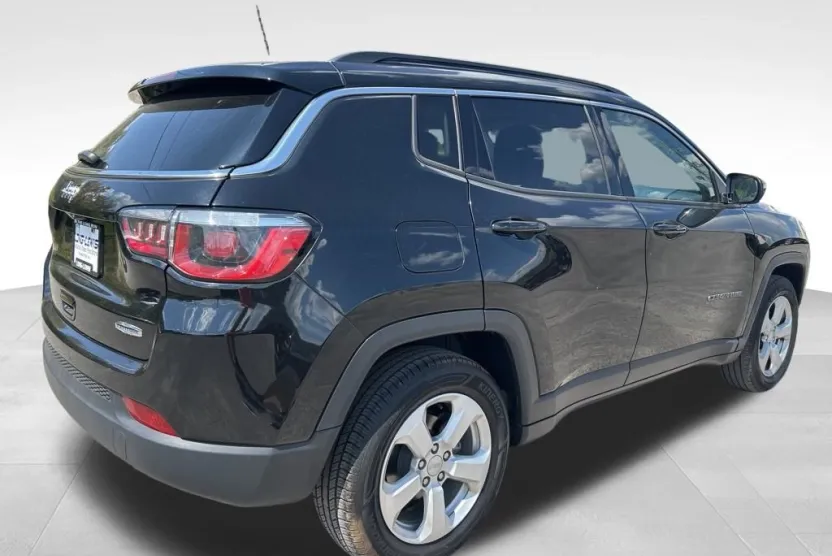 2018 Jeep Compass Latitude photo 1