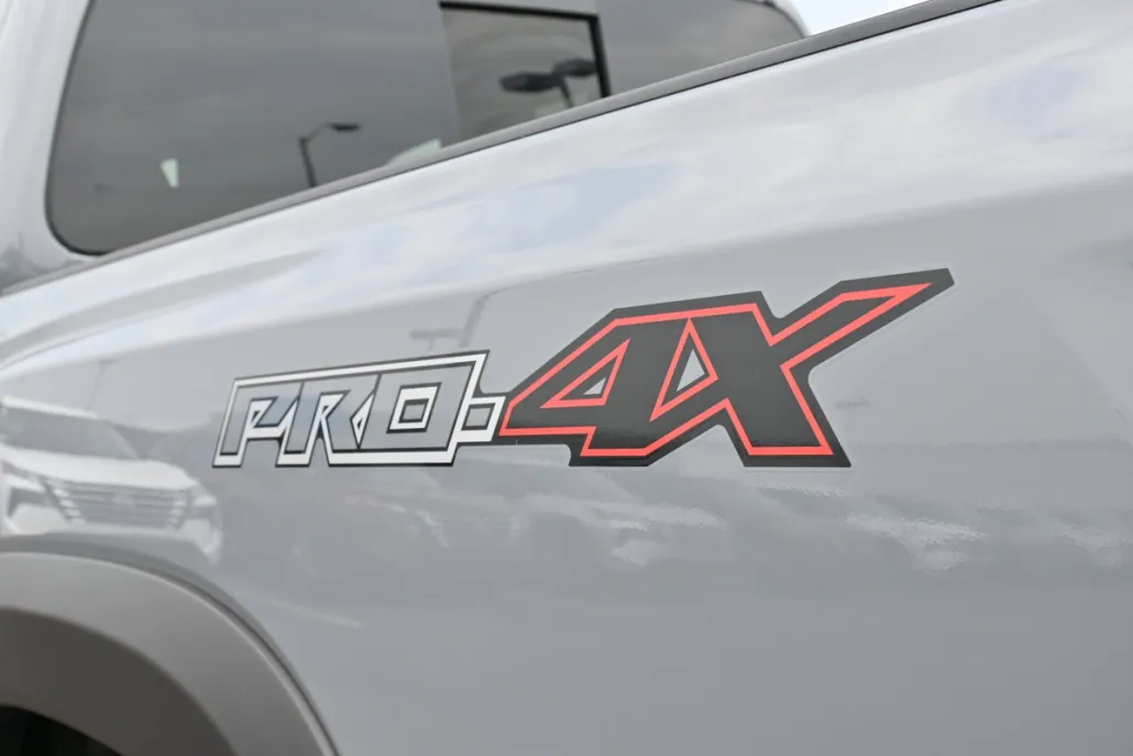 2025 Nissan Frontier Crew Cab PRO-4X photo 1