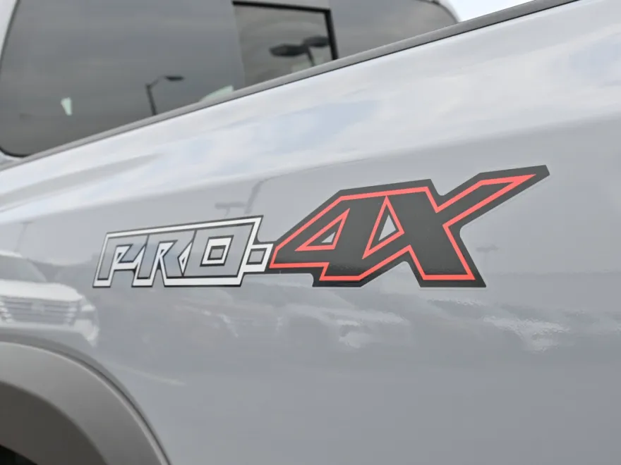 2025 Nissan Frontier Crew Cab PRO-4X photo 1