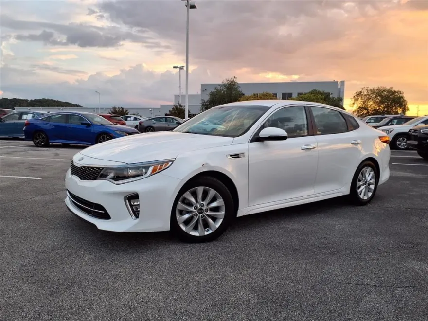 2018 Kia Optima S photo 1
