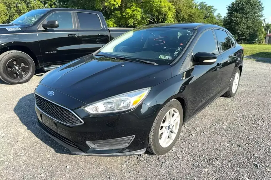 2017 Ford Focus Sedan photo 1