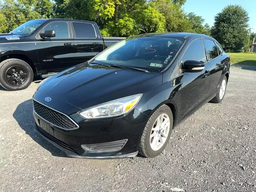 2017 Ford Focus Sedan photo 1