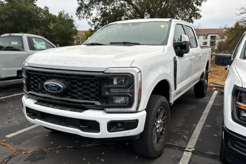 2023 Ford F-350 Lariat photo 1
