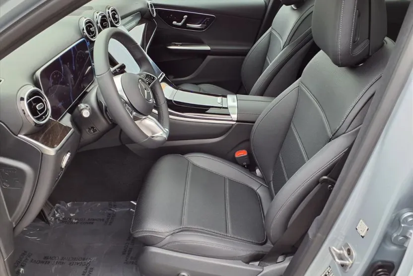2026 Mercedes Benz GLC 300 photo 1