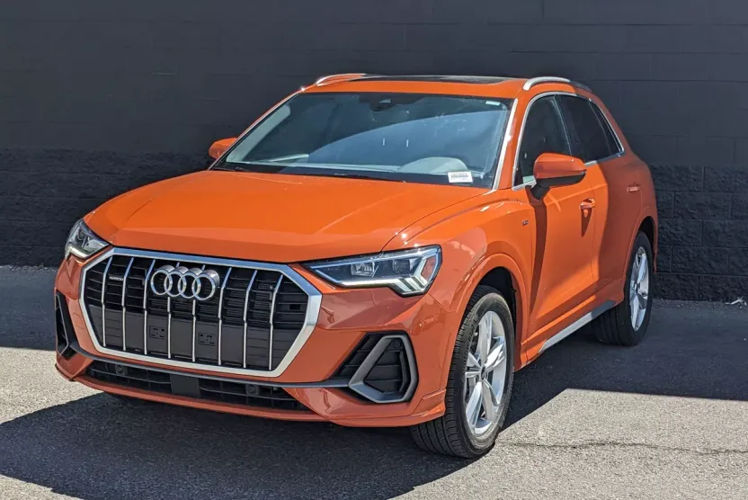 2024 Audi Q3 S line Premium Plus photo 1