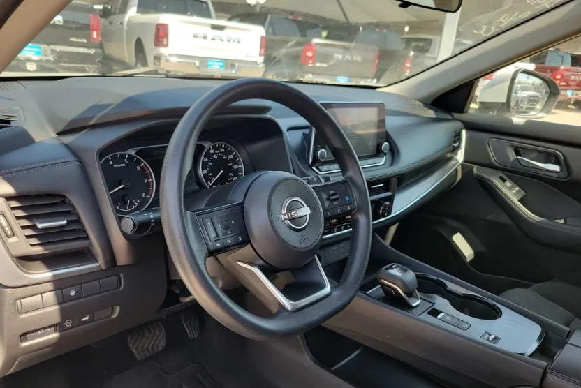 2024 Nissan Rogue SV photo 1