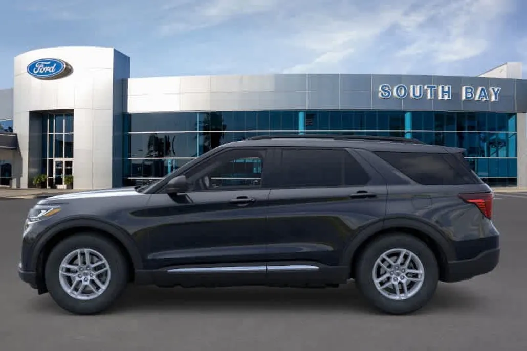 2025 Ford Explorer photo 1