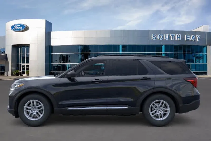 2025 Ford Explorer photo 1