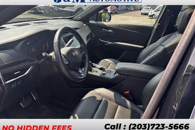 2020 Cadillac XT4 Sport photo 1