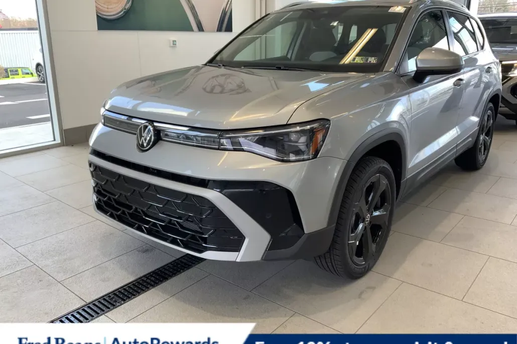 2025 Volkswagen Taos SEL photo 1