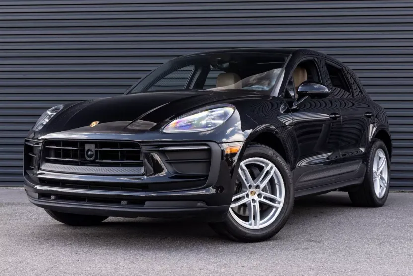 2023 Porsche Macan T photo 1