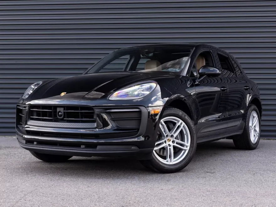 2023 Porsche Macan T photo 1
