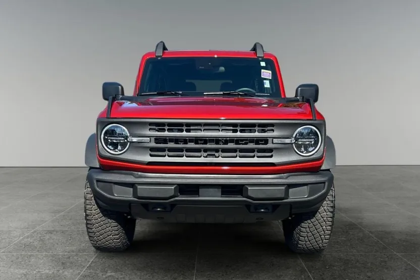 2023 Ford Bronco Base photo 1