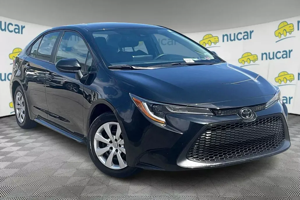 2022 Toyota Corolla LE photo 1