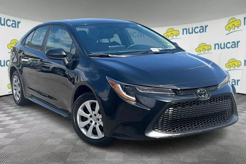 2022 Toyota Corolla LE photo 1
