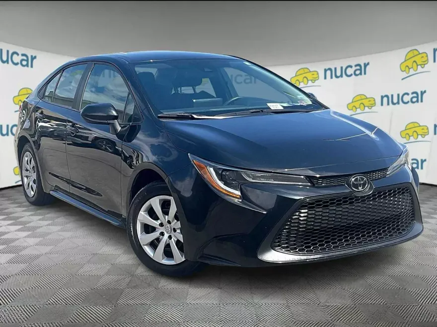 2022 Toyota Corolla LE photo 1