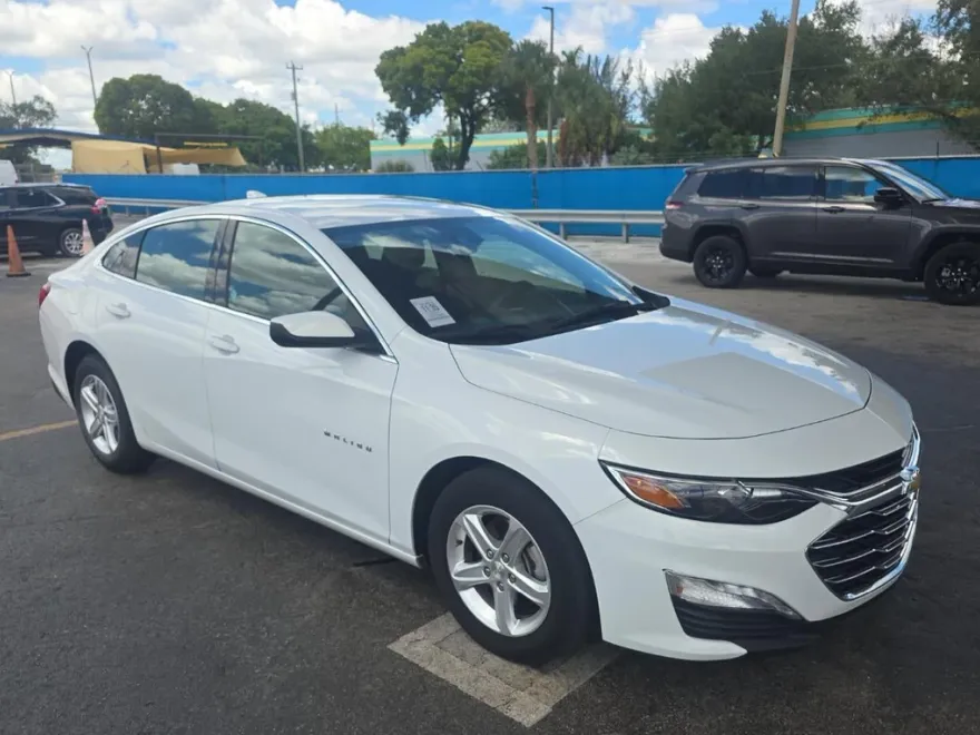 2024 Chevrolet Malibu 1LT photo 1