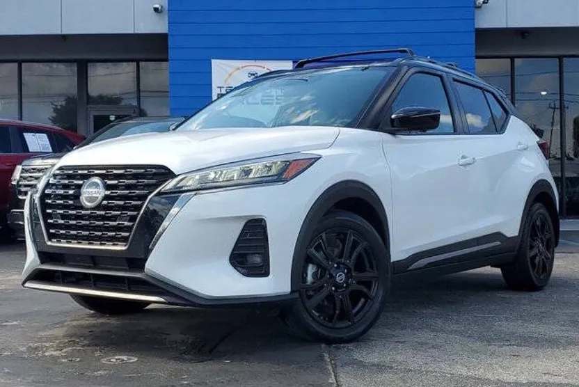 2021 Nissan Kicks SR photo 1