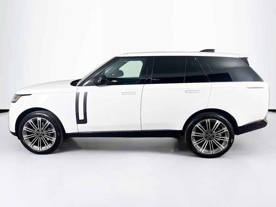 2025 Land Rover Range Rover SE photo 1