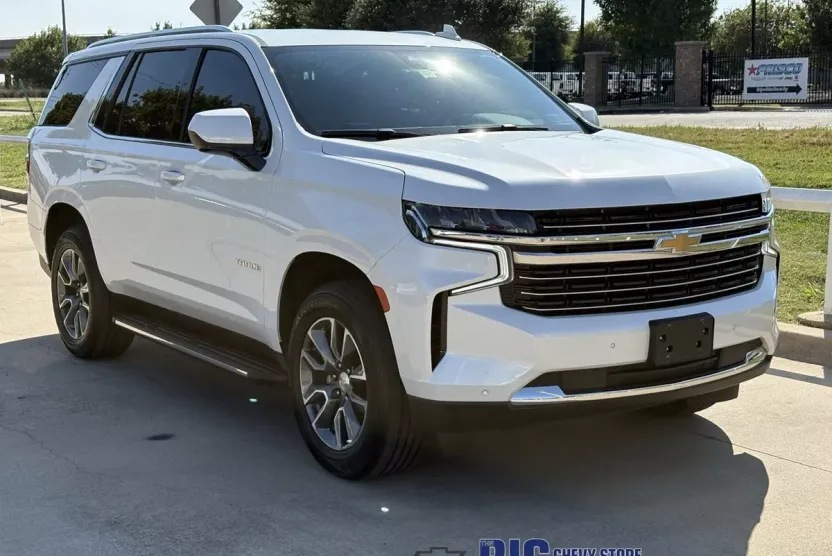 2022 Chevrolet Tahoe LT photo 1