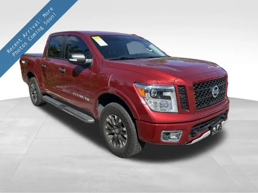 2019 Nissan Titan PRO-4X Crew Cab photo 1