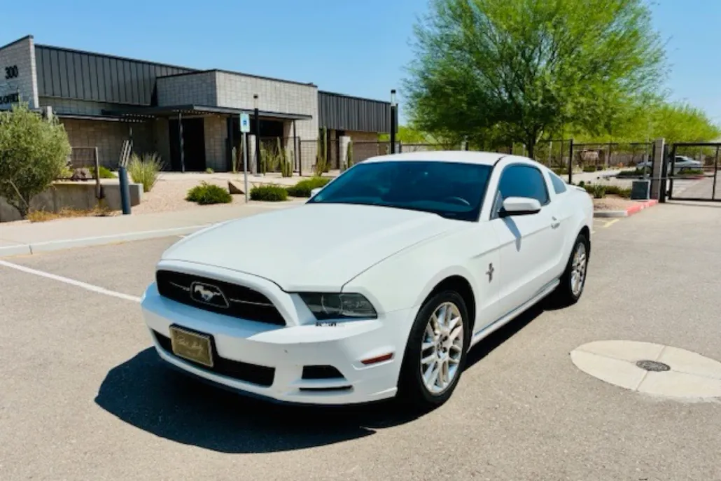 2013 Ford Mustang Base photo 1