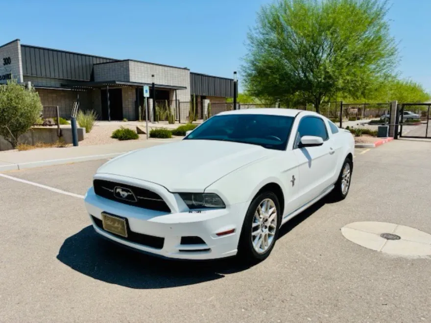 2013 Ford Mustang Base photo 1