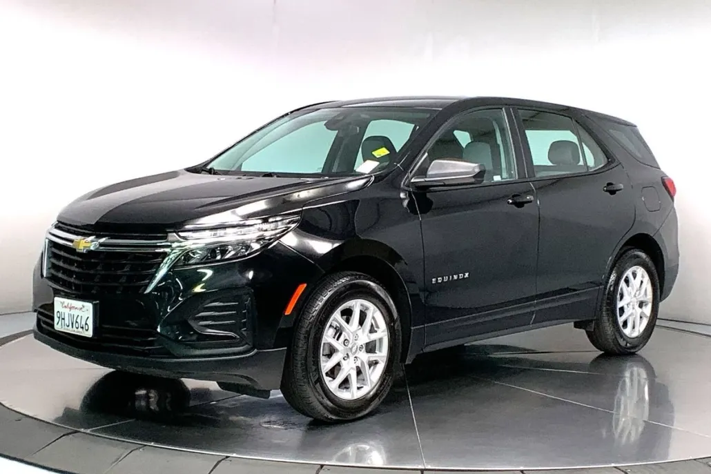 2023 Chevrolet Equinox LS photo 1